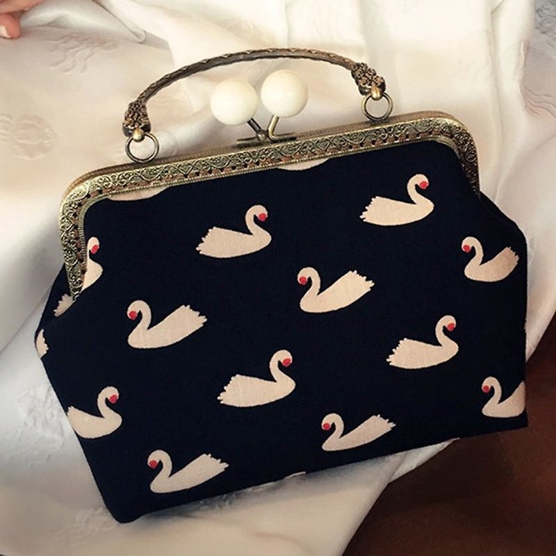 (On the new first 50% off) Arts and mouth gold package cheongsam bag Messenger bag Swan iphone phone bag phone bag oblique bag bag bag birthday gift custom gift - กระเป๋าแมสเซนเจอร์ - ผ้าฝ้าย/ผ้าลินิน สีดำ