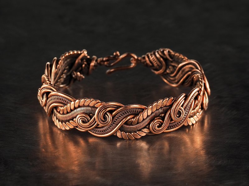 Copper wire wrapped bracelet for woman | Unique antique style handcrafted bangle - สร้อยข้อมือ - ทองแดงทองเหลือง สีทอง
