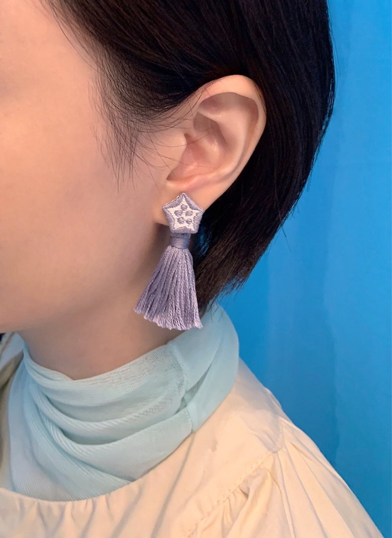 Okra Tassel・Hand Embroidered Earrings - Taro Gray - Earrings & Clip-ons - Cotton & Hemp Gray