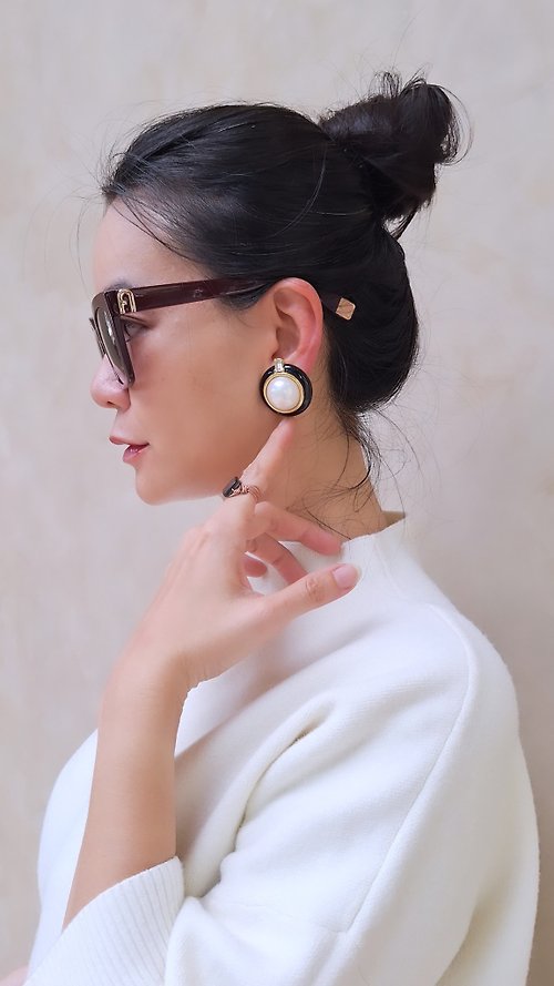 À Paris ｜漫步巴黎 Valentino Vintage Pearl Ear Clips 古董水晶珍珠耳夾