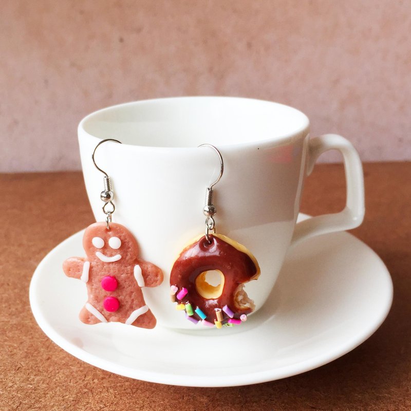 Merry christmas 7 earring - 耳環/耳夾/耳骨夾 - 黏土 咖啡色