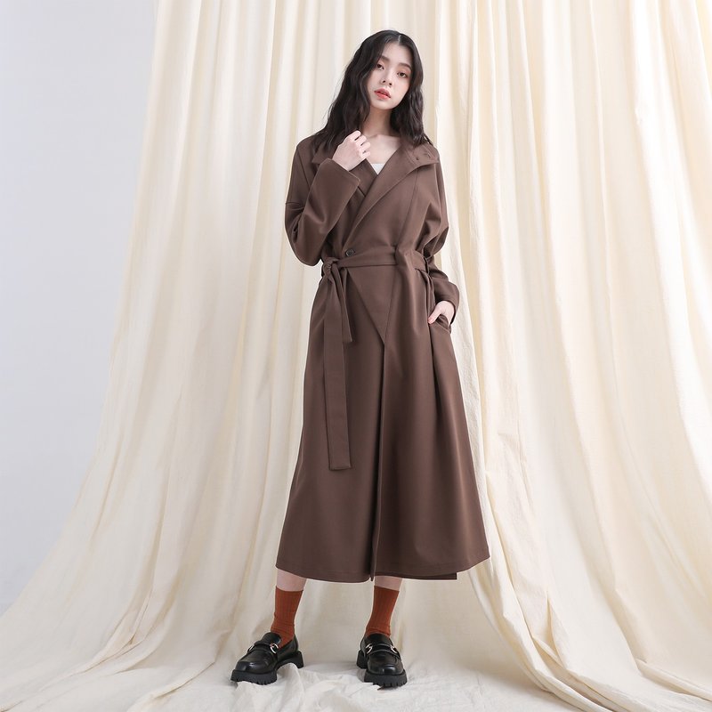 //SUMI x WEARMACAU// Xunmi_尋覓外套洋裝_21AF150_橄欖 - 女大衣/外套 - 聚酯纖維 咖啡色