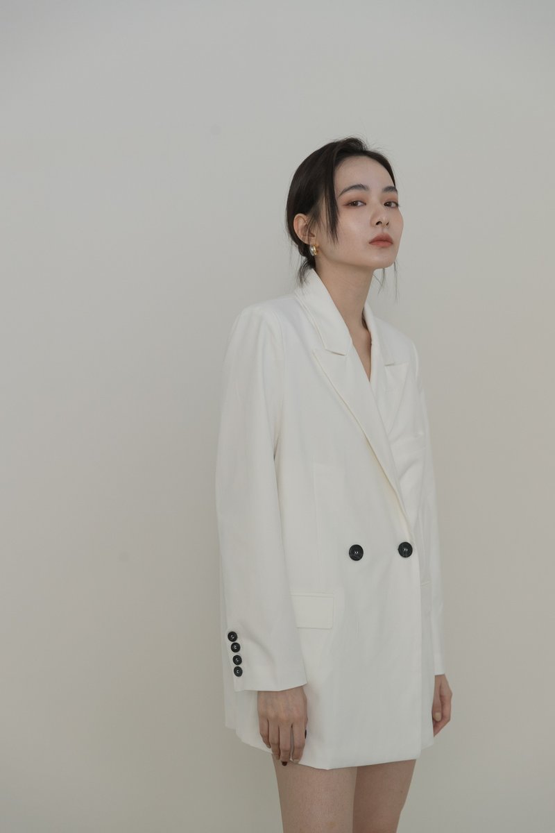 [Brand Original] Poppy's neatly tailored micro-elastic blazer is beautiful in milky white - เสื้อสูท/เสื้อคลุมยาว - เส้นใยสังเคราะห์ ขาว