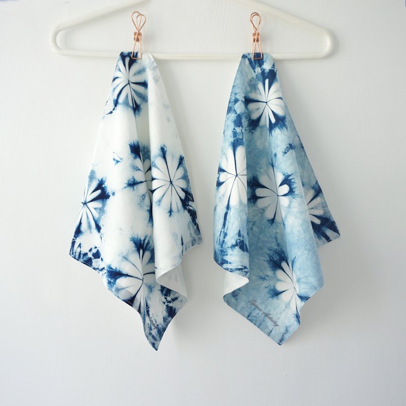 S.A x Spring 藍染春天小花刺繡logo桌巾 - 桌布/桌巾/餐墊 - 棉．麻 藍色