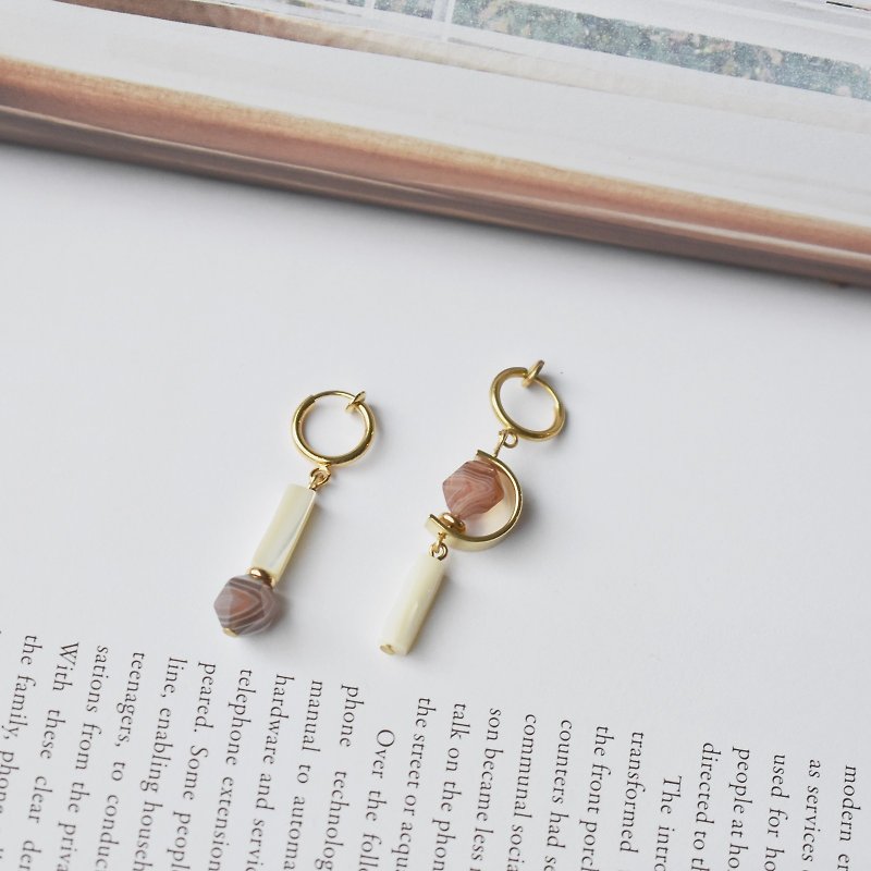 ZHU. Handmade Earrings | Pink Rose (Natural Stone / Shell Stone / Ear Clip / Mother's Day Gift) - Earrings & Clip-ons - Copper & Brass 