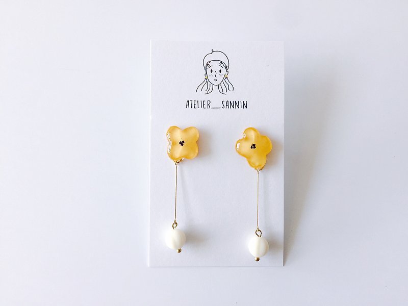 ポピーシリーズ - 手作りの耳の鍼/耳のクリップ2つのイヤリングを身に着けている黄色のケシの花手作り手描きドレープの耳 - ピアス・イヤリング - その他の素材 イエロー