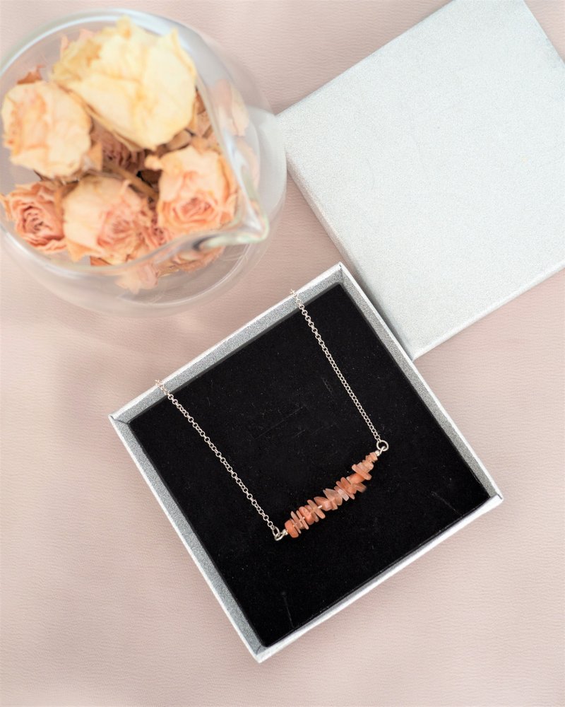 Raw Peach Moonstone Necklace, Silver 925, Libra gem, Taurus stone, boho jewelry - 項鍊 - 水晶 銀色