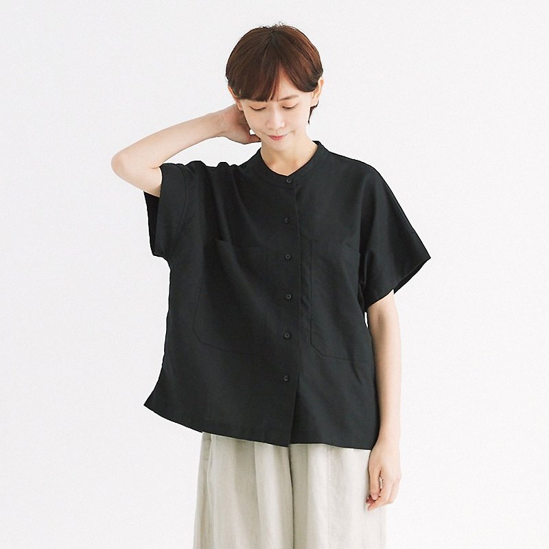 【Simply Yours】Big pocket Linen shirt black F - Women's Shirts - Cotton & Hemp Black