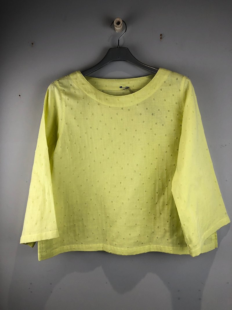 Women cotton round neck long-sleeved Linen shirt light yellow - เสื้อยืดผู้หญิง - ผ้าฝ้าย/ผ้าลินิน สีเหลือง