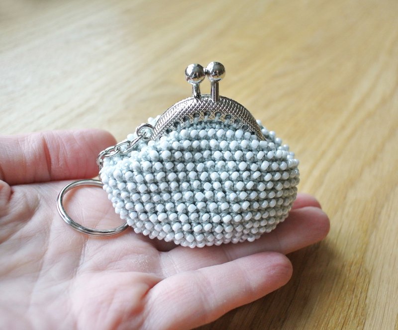 Coin purse, white crochet purse, clasp purse, keychain, beaded purse - 零錢包/小錢包 - 其他材質 白色