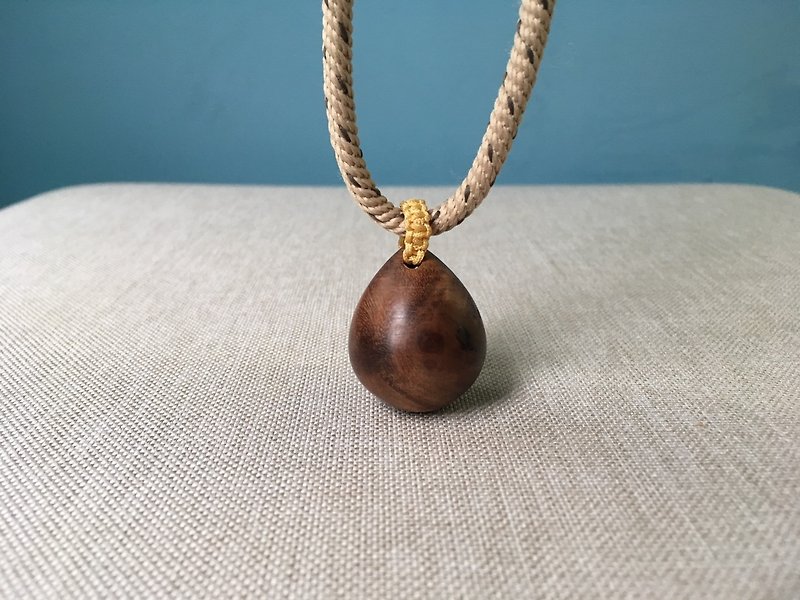 Wood necklace / sweat drop / tree tumor / female - Necklaces - Wood Brown