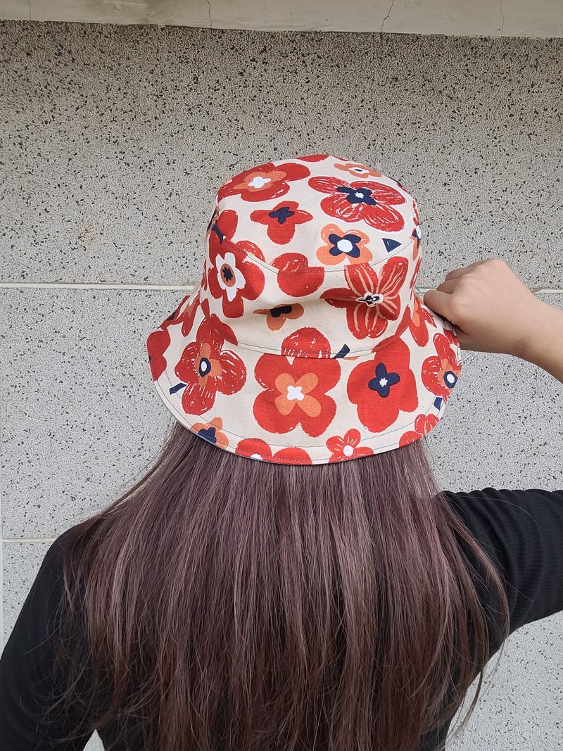 Zhizhi Zhaza/Handmade double-sided bucket hat-Crayon Flower (Red) - หมวก - ผ้าฝ้าย/ผ้าลินิน สีแดง