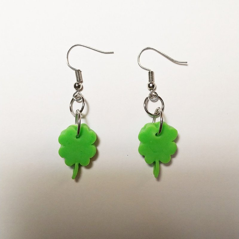 ฺClover Green Color Earring Handmade Air Dry Clay Eco Friendly Stainless Hook - Earrings & Clip-ons - Clay Green