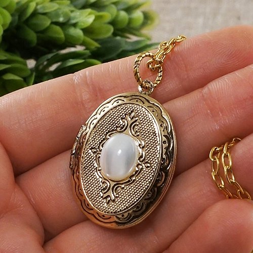 AGATIX White Mother of Pearl MOP Oval Golden Photo Locket Wedding Necklace Jewelry Gift