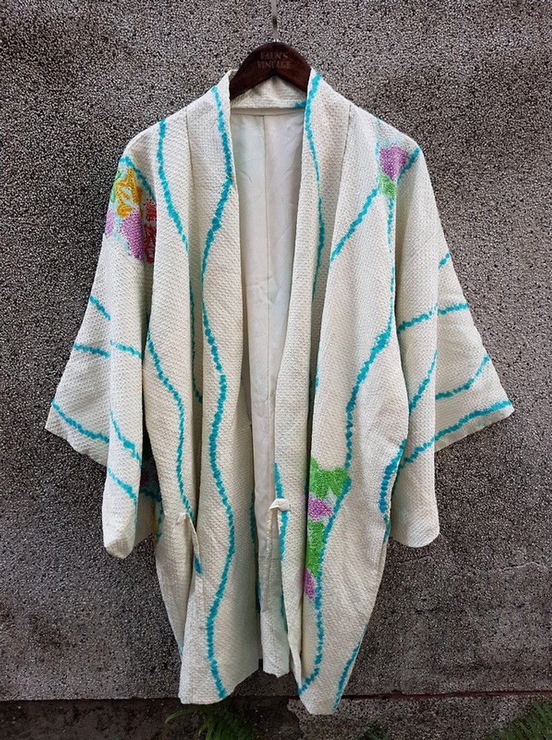 タートルGege  - 日本の伝統的なスタイルのハンドルと手縫いの羽の模様織り着物ジャケット - ジャケット - シルク・絹 