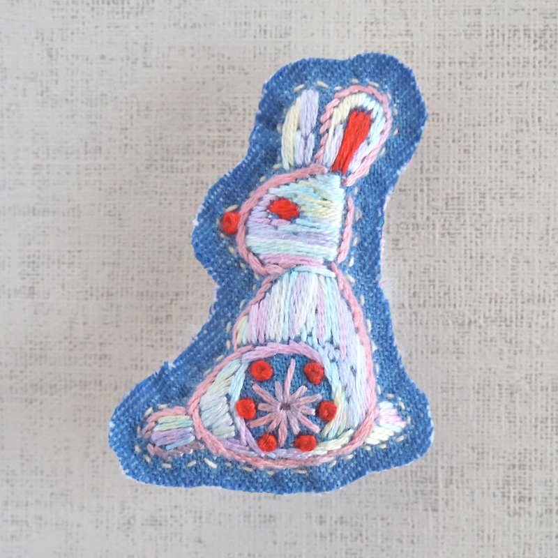 the oriental zodiac  brooch with hand embroidery "rabbit" [order-receiving production] - Brooches - Thread White
