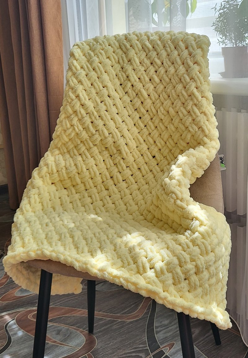 knitted handmade blanket (plaid) pale yellow, size 90x100 - 被/毛毯 - 聚酯纖維 