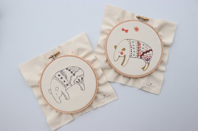小貘 黑白 彩色筆 插畫刺繡材料包 - 編織/刺繡/羊毛氈/縫紉 - 棉．麻 