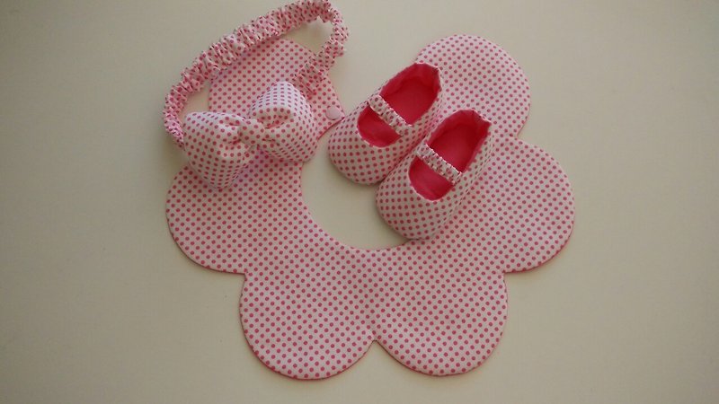 粉點點彌月禮物 花型圍兜+嬰兒鞋+髮帶 - 彌月禮盒 - 其他材質 粉紅色