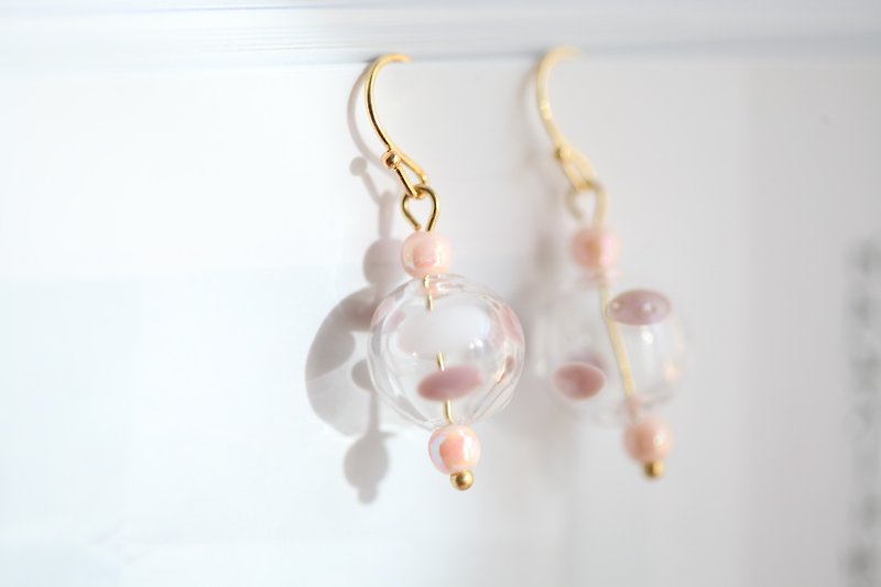 透明感玻璃珠耳環│可做夾式 粉紅波點 生日 禮物 手作 - 耳環/耳夾 - 玻璃 粉紅色