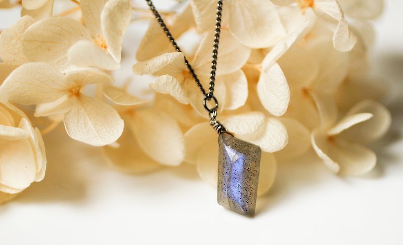 Super beautiful blue halo elongated stone lock ossicular chain / Choker (gun black) crystal popularity*solitary*Unisex - Necklaces - Gemstone Gray