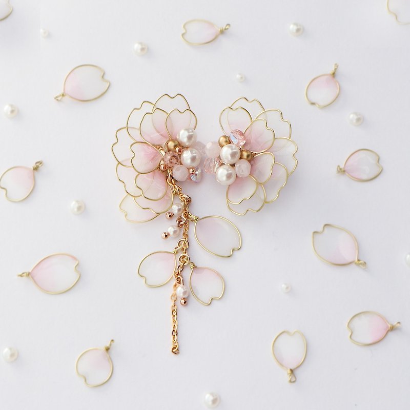 囁く桜の花耳飾り - ピアス・イヤリング - その他の素材 ピンク