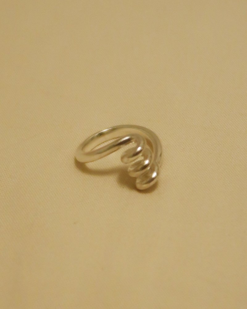 Rolled sterling silver ring - แหวนทั่วไป - เงินแท้ สีเงิน