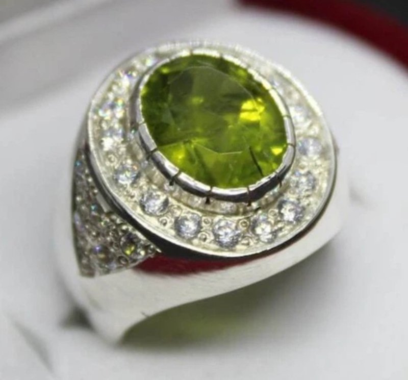 Natural Inclusion stone Unheated and Untreated Oval Cut Peridot Ring silver ring - 戒指 - 寶石 綠色