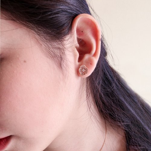 華麗なフラワーダイヤモンドピアス L - ショップ soireebynytw