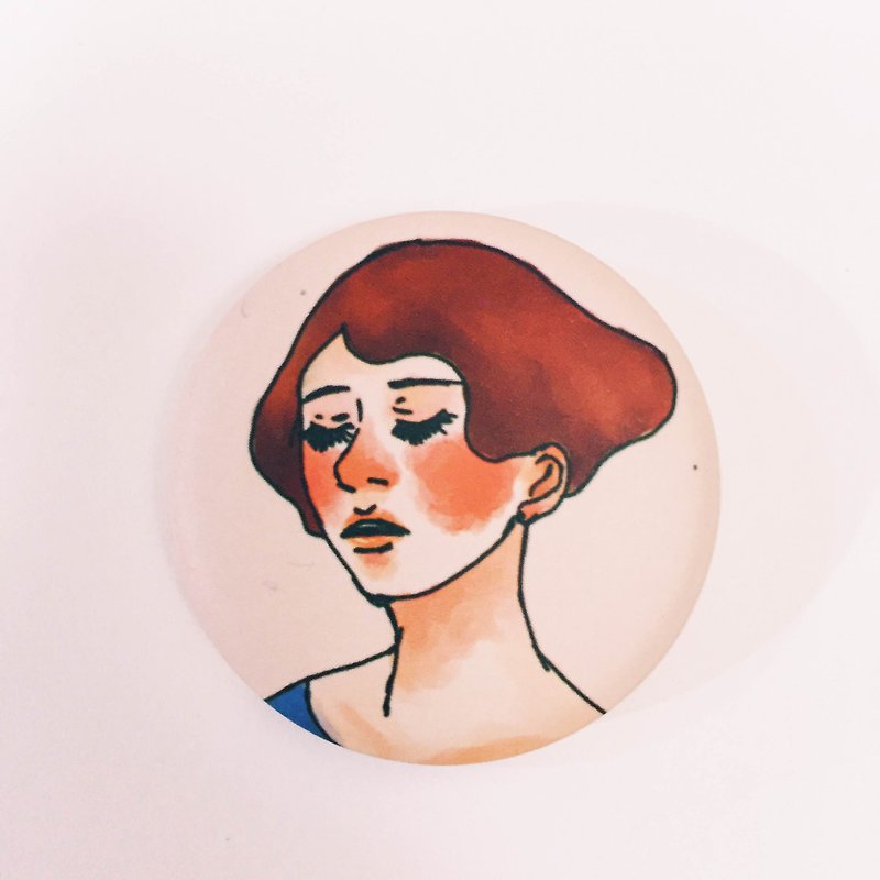 Francaise Button - Badges & Pins - Plastic 