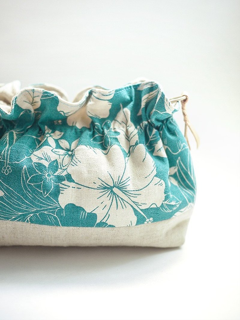 Summer hibiscus. Blue and green. Flower bag / storage bag / cosmetic bag / packet / bag - Clutch Bags - Cotton & Hemp Green