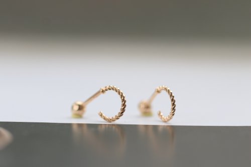 CHARIS GRACE 14K C型花捲鎖珠耳環 (單個)耳骨 耳窩 不退色
