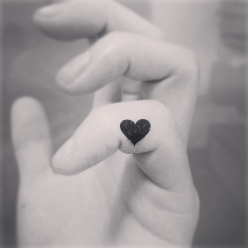 Mini Heart Temporary Fake Tattoo Sticker (Set of 4) - OhMyTat - Temporary Tattoos - Paper Black