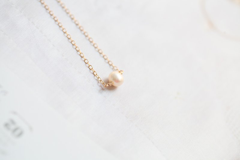 Freshwater pearl necklace│cute natural stone freshwater pearl 14kgf birthday gift - สร้อยคอ - ไข่มุก ขาว