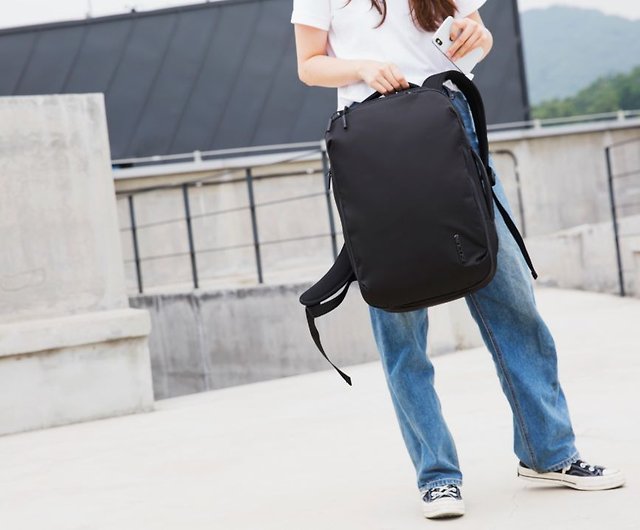 Incase VIA Lite Backpack 15-16 inch flying nylon laptop travel