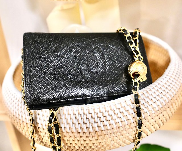 Vintage Chanel Caviar Leather Wallet - free bag strap to convert to WOC -  Shop unmemoire-crafter Wallets - Pinkoi