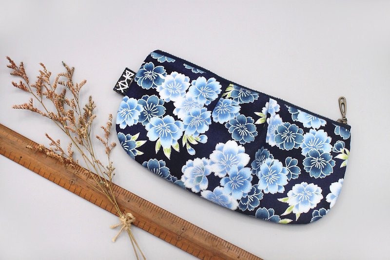 Ping An Universal Bag-Blue Flower Brocade Edition, Japanese Hot Silver Cotton Pencil Case, Cosmetic Bag, Glasses Bag, Storage Bag - กระเป๋าเครื่องสำอาง - ผ้าฝ้าย/ผ้าลินิน สีน้ำเงิน