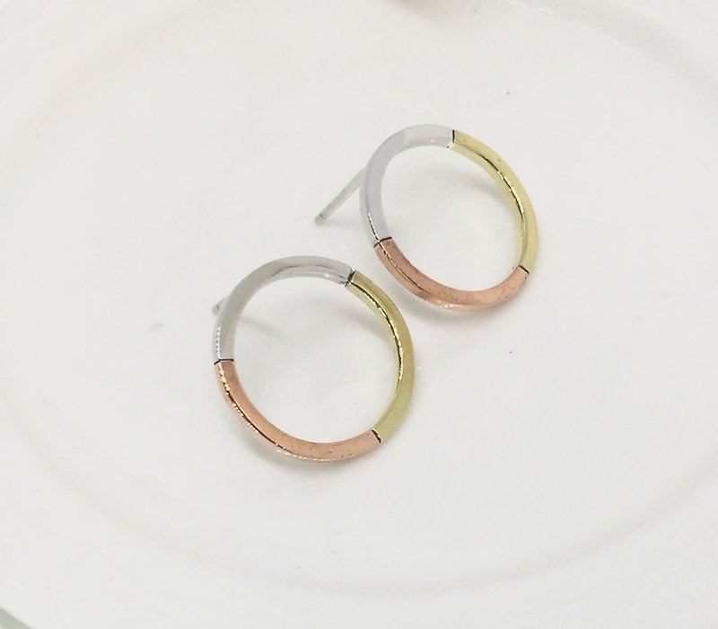 [Handmade custom silver jewelry] three-color | round × triangle three-color K gold handmade sterling silver earrings | - ต่างหู - เงินแท้ สีเงิน