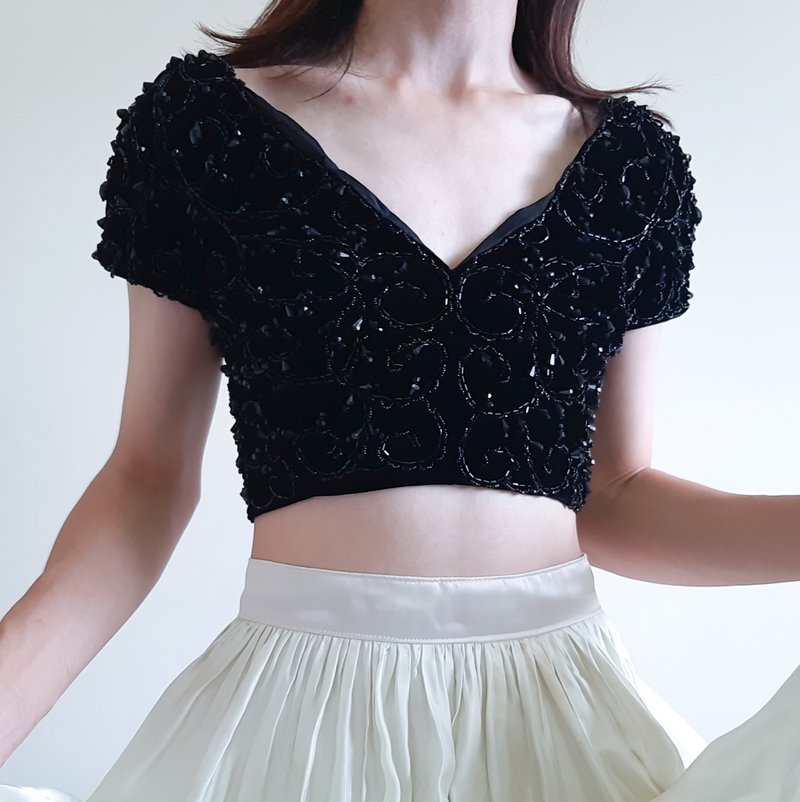 Vintage Black Sequin Velvet Crop Top Hand embroidered beads sequin Top - เสื้อผู้หญิง - เส้นใยสังเคราะห์ สีดำ