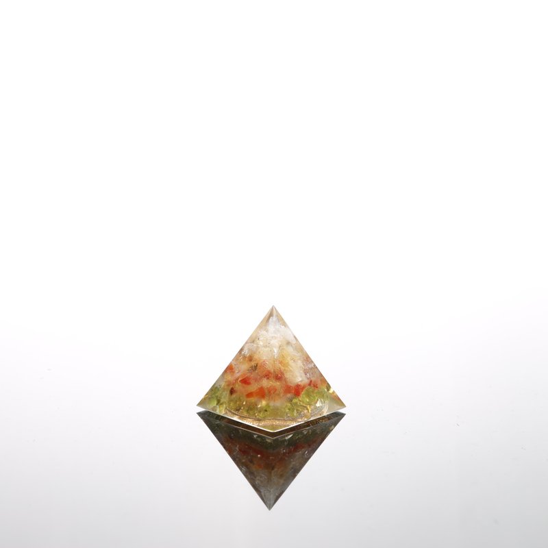 【情人節禮物】金色魔法-奧剛迷你金字塔Orgonite水晶療癒招財開 - 擺飾/家飾品 - 水晶 多色