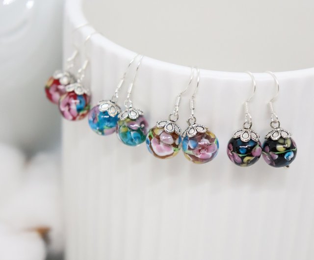 個性的ガラスビーズのピアス　イヤリング　ランプワーク