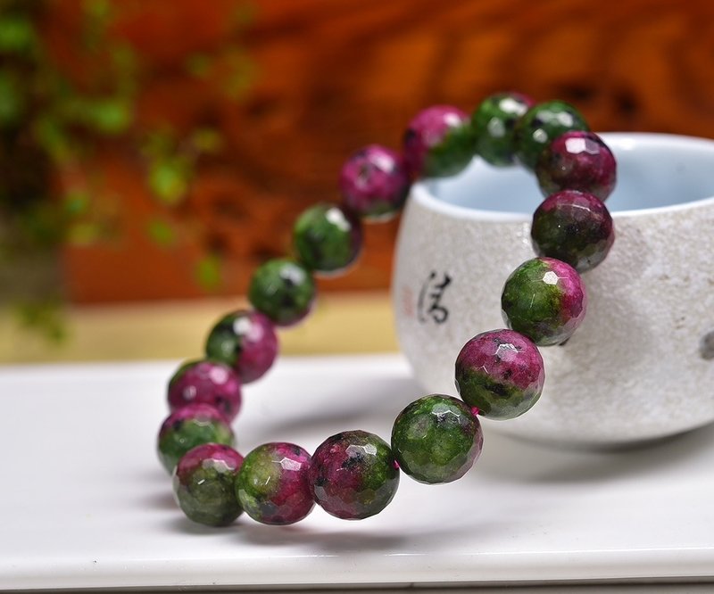 Pure natural red and green gem 128 faceted faceted bracelet beads diameter about 12mm color super beautiful whoever wears it will be beautiful - Bracelets - Crystal 