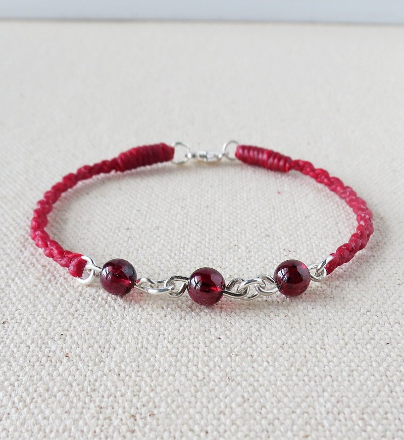 [Opium poppy ﹞ ﹝ love ‧] silver chain ***fashion "lucky stone" garnet red silk wax line bracelet [2]*** Four stocks compiled attached [Gift] - Bracelets - Gemstone 