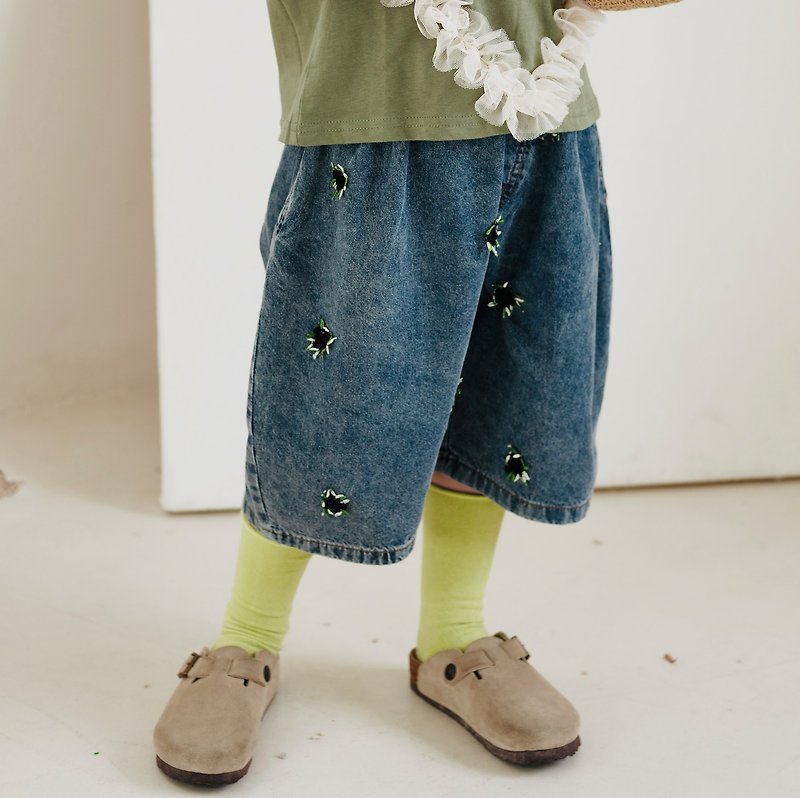 Three-dimensional small flower cotton jeans/ cropped pants shorts pants children's clothing - กางเกง - ผ้าฝ้าย/ผ้าลินิน สีน้ำเงิน