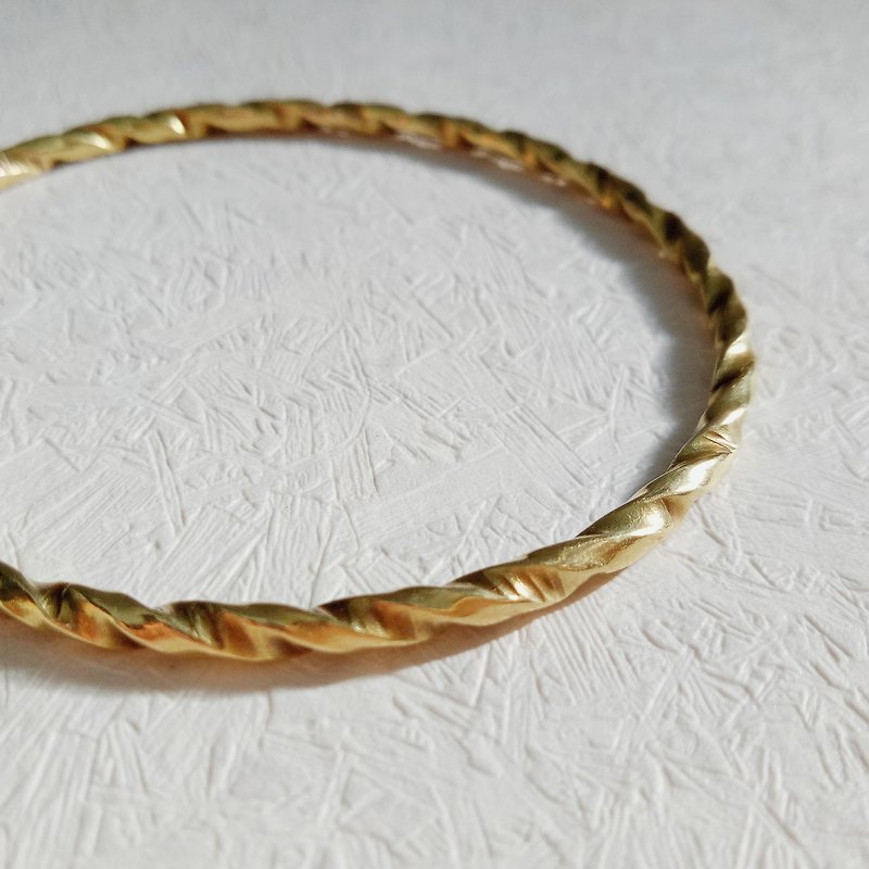 Torsion-resistant continuous scar brass closure bracelet - Bracelets - Copper & Brass Gold