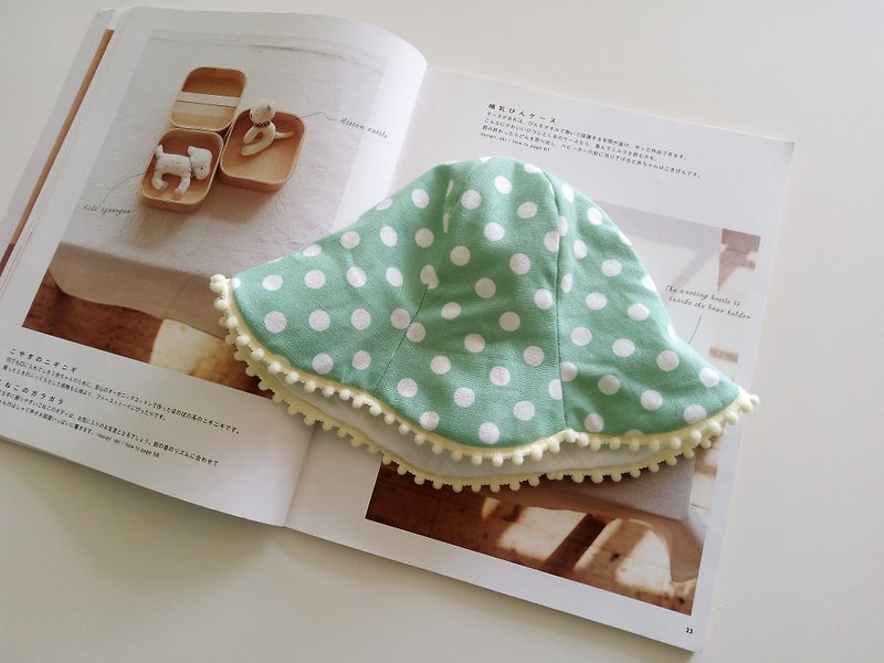Light green white little beauty gift baby hat for the head around 38 cm or so - ผ้ากันเปื้อน - ผ้าฝ้าย/ผ้าลินิน สีเขียว