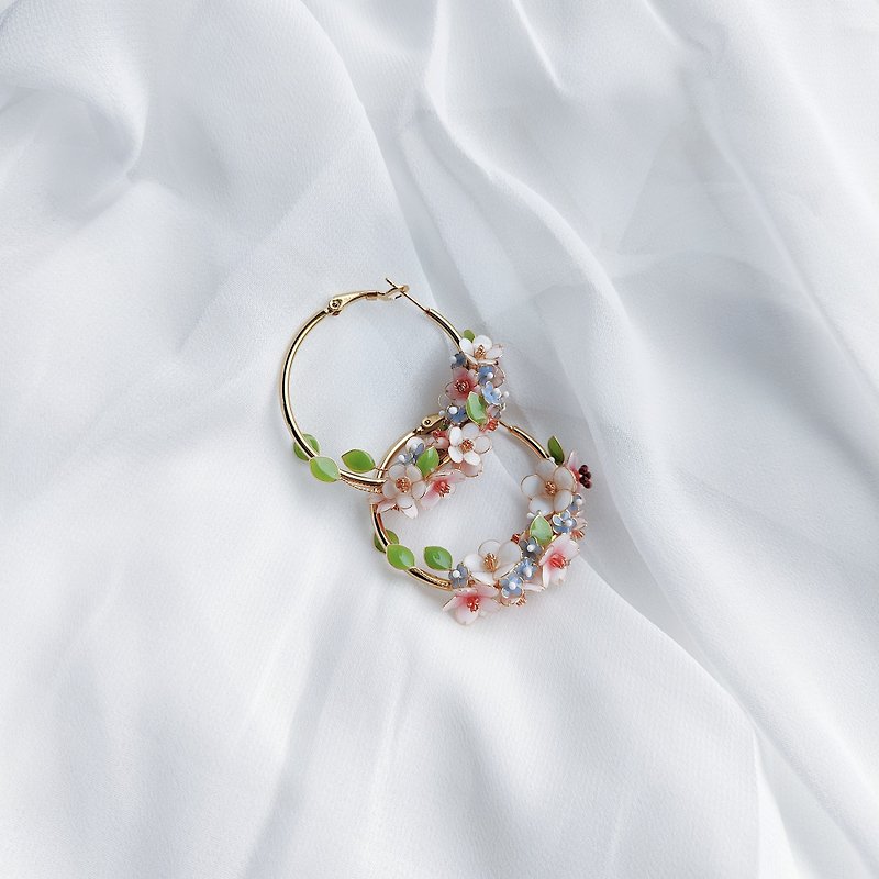 櫻花錦簇耳圈 - 耳環/耳夾 - 樹脂 多色