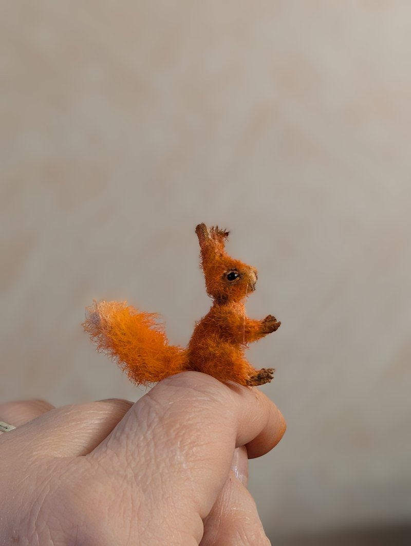 Micro square Marie. 2,5 cm. Crocheted miniature - 玩偶/公仔 - 其他材質 橘色