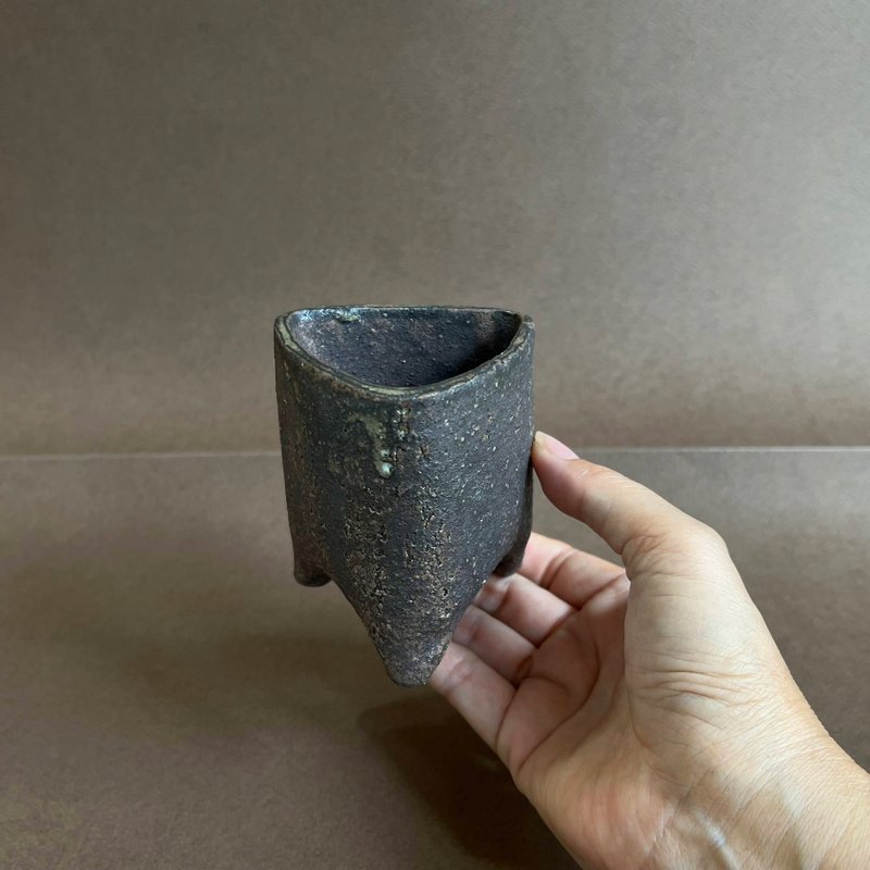 信樂燒絕版三角盆鉢 山野草鉢 迷你樹鉢 - 花瓶/花器 - 陶 
