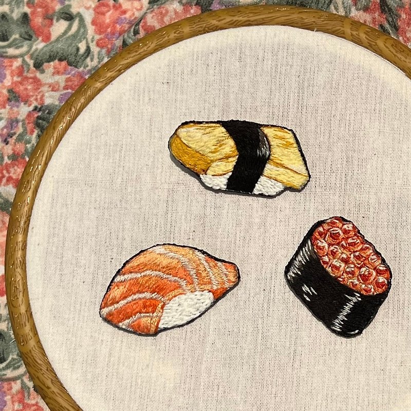 brooch sushi embroidery - Brooches - Thread Multicolor